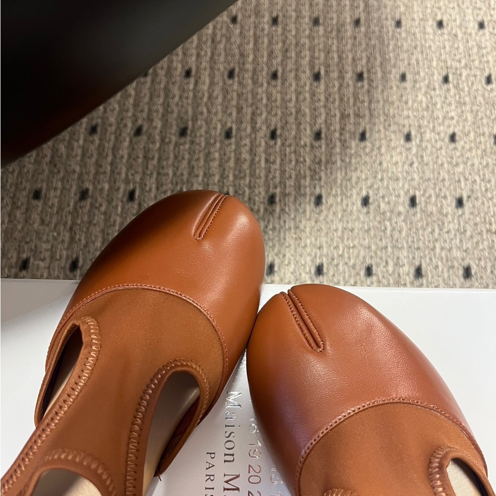 Maison Martin Margiela Women's Brown Slip-On Split-Toe Ballet Flats - Picture 4 of 8
